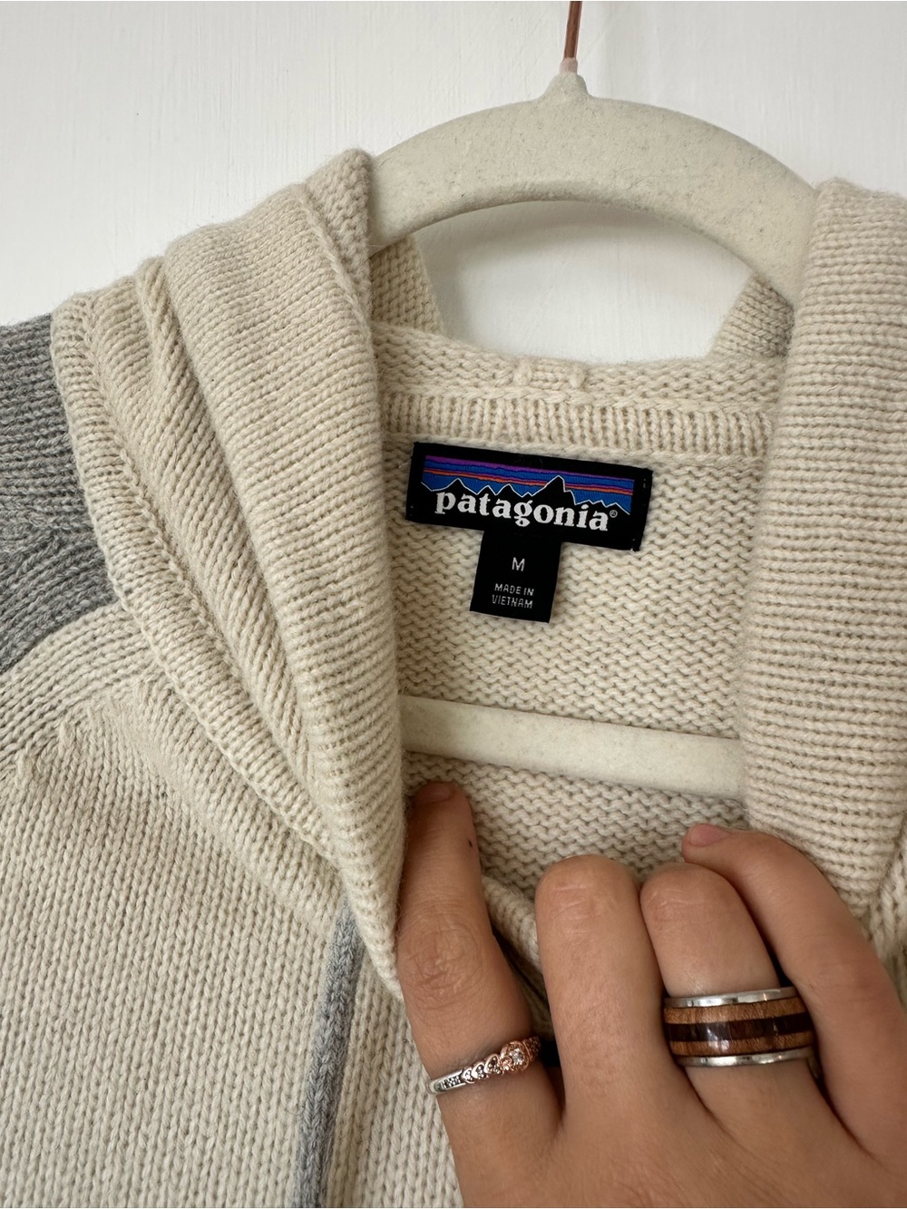 NWOT Patagonia Recycled Wool Blend Hooded Sweater - Picture 4 of 5